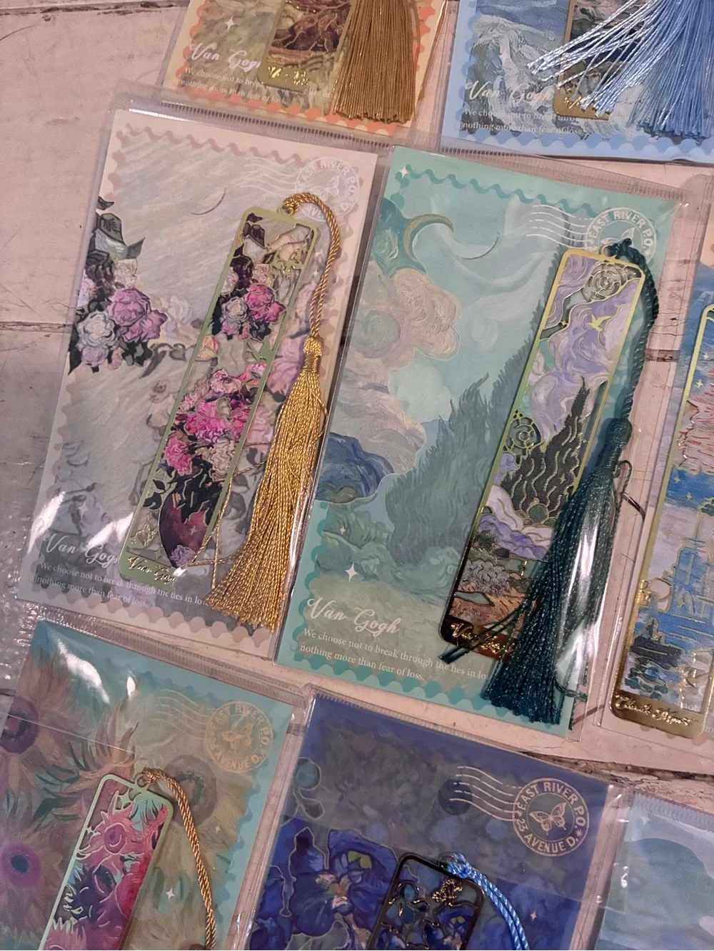1 Piece Metal Bookmark with Tassel, Golden Hollow Bookmark Oil Painting Theme